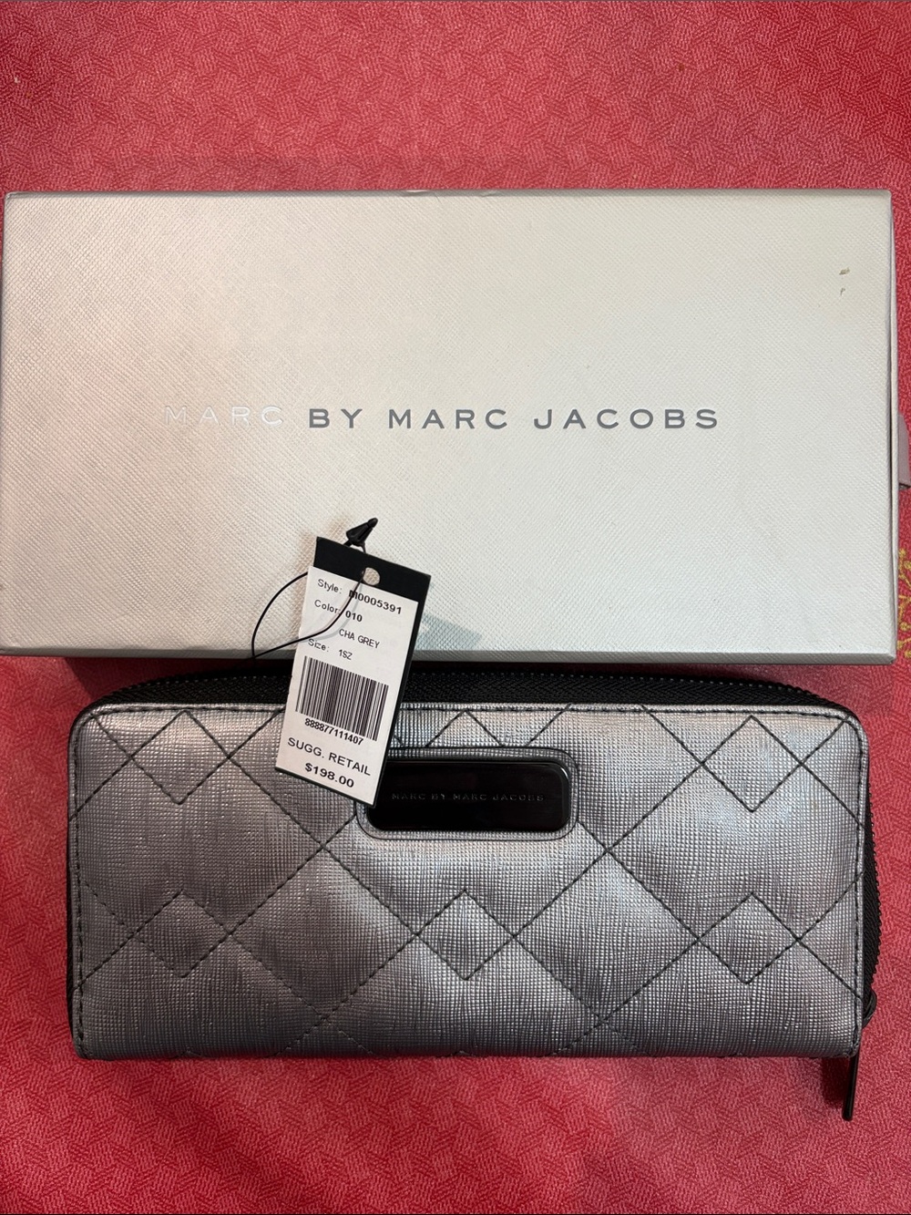 Marc By Marc Jacobs Metallic Silver Quilted Zip Wallet